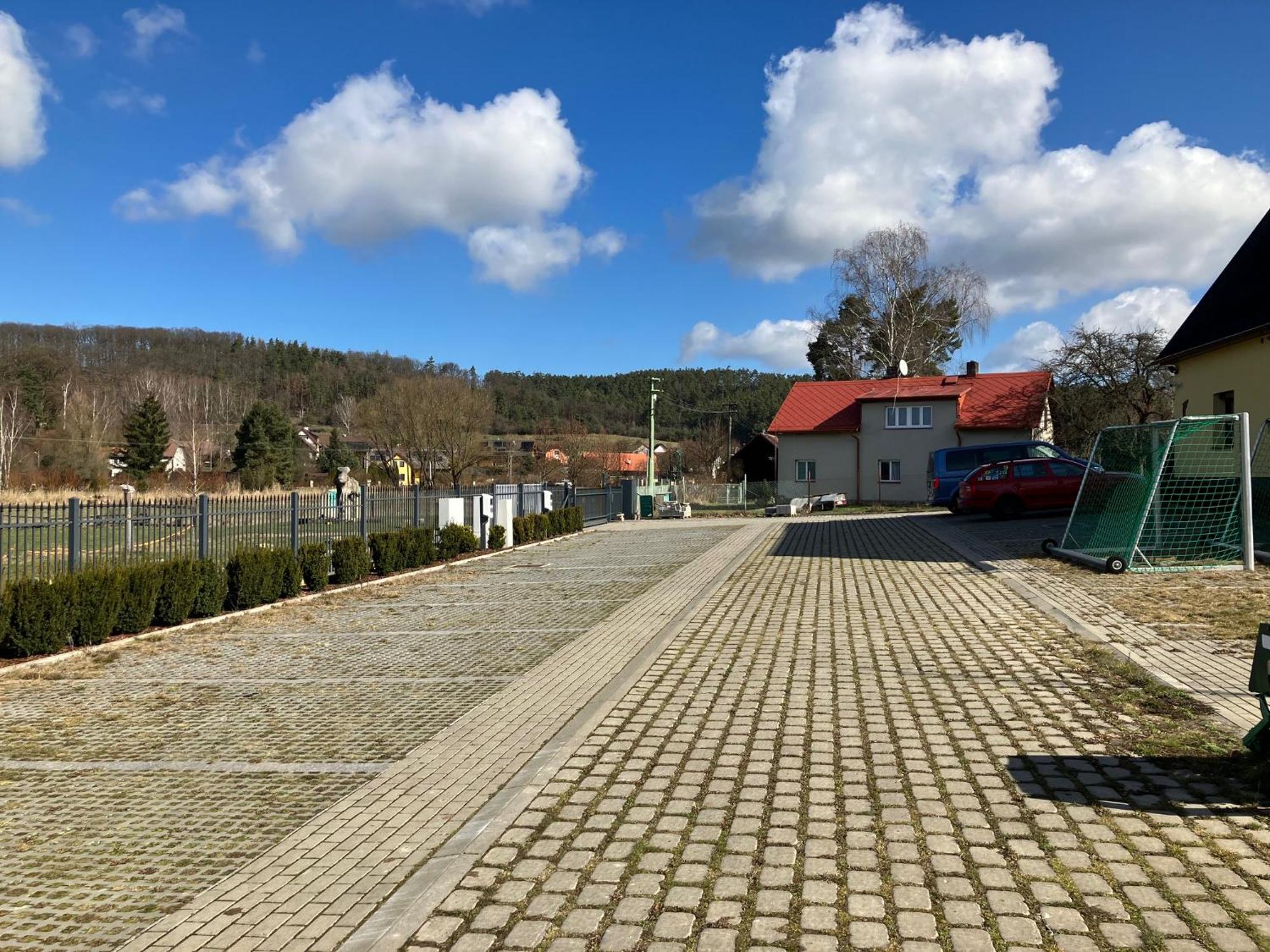 Raj Sportovni A Rekreacni Resort Branzez Knezmost Экстерьер фото